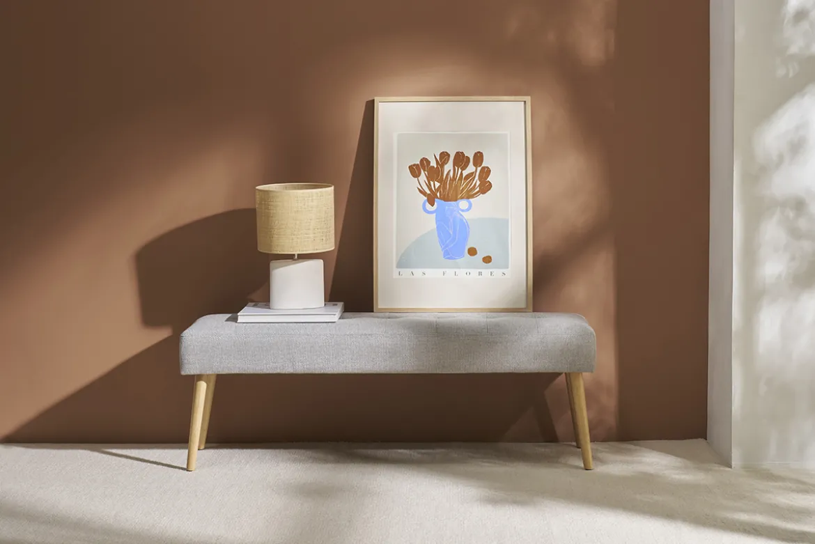 Banc scandinave capitonné en tissu effet velours texturé gris clair et bois clair L130 cm GUESTA