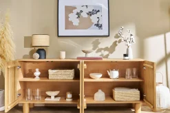 Buffet design en bois clair chêne massif gravé 4 portes L180 cm GOSHI