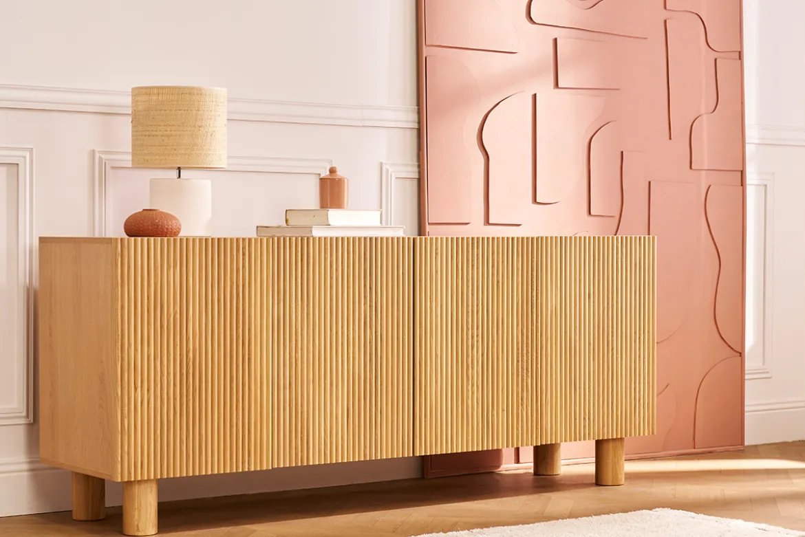 Buffet design en bois clair chêne massif gravé 4 portes L180 cm GOSHI