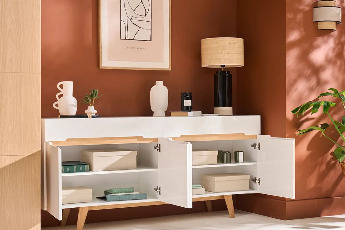 Buffet scandinave blanc laqué brillant et finition bois clair 4 portes 2 tiroirs L180 cm MELKA
