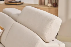 Canapé convertible avec têtières ajustables 3 places en tissu beige et bois clair avec matelas 13 cm GOYA