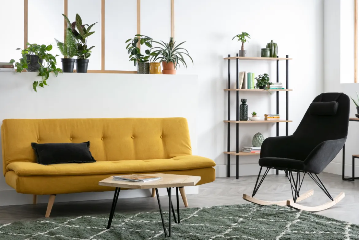 Canapé convertible 3 places en tissu effet velours jaune moutarde et bois clair SENSO
