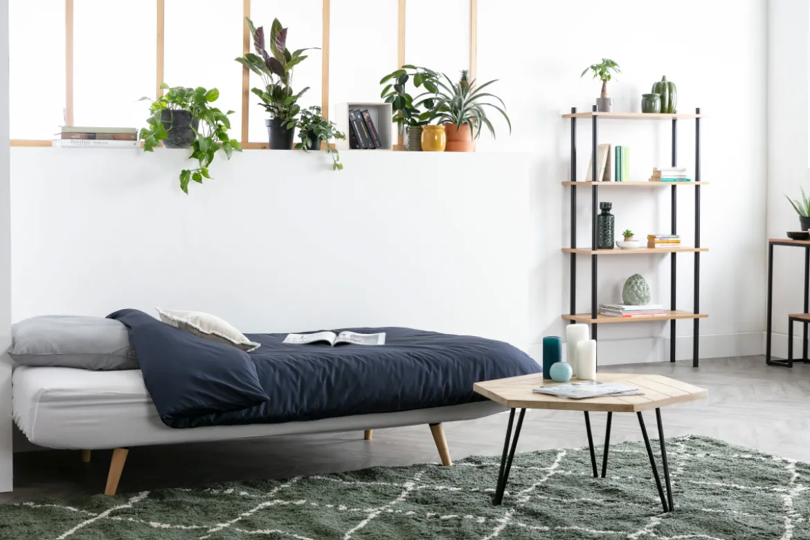 Canapé convertible 3 places en tissu effet velours jaune moutarde et bois clair SENSO
