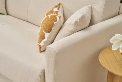 Canapé convertible 3 places en tissu beige et bois clair avec matelas 13 cm SKANDY