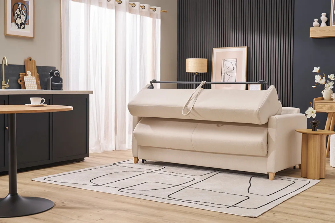 Canapé convertible 3 places en tissu beige et bois clair avec matelas 13 cm SKANDY
