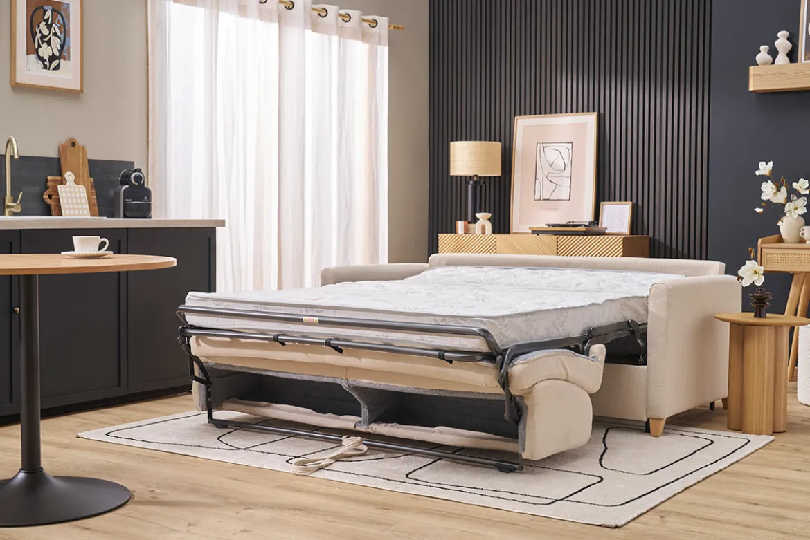 Canapé convertible 3 places en tissu beige et bois clair avec matelas 13 cm SKANDY