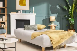 Canapé convertible scandinave 3 places en tissu gris clair et bois clair YUMI