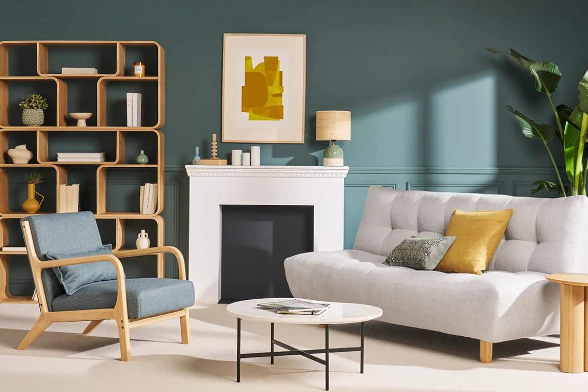 Canapé convertible scandinave 3 places en tissu gris clair et bois clair YUMI