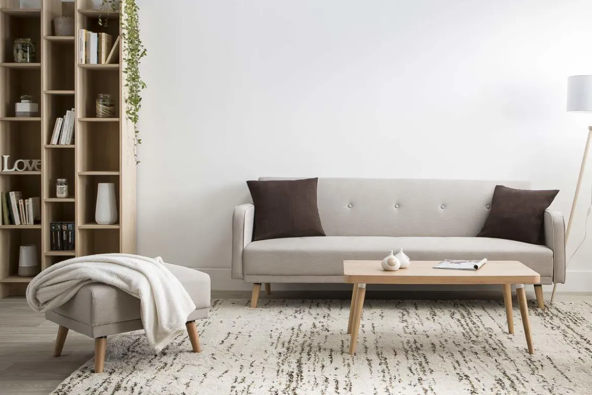 Canapé convertible scandinave 3 places avec repose-pieds en tissu beige et bois clair ULLA