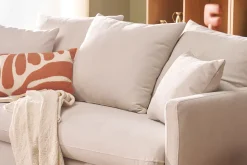 Canapé convertible scandinave 3 places en tissu effet velours beige et bois clair LOUISE
