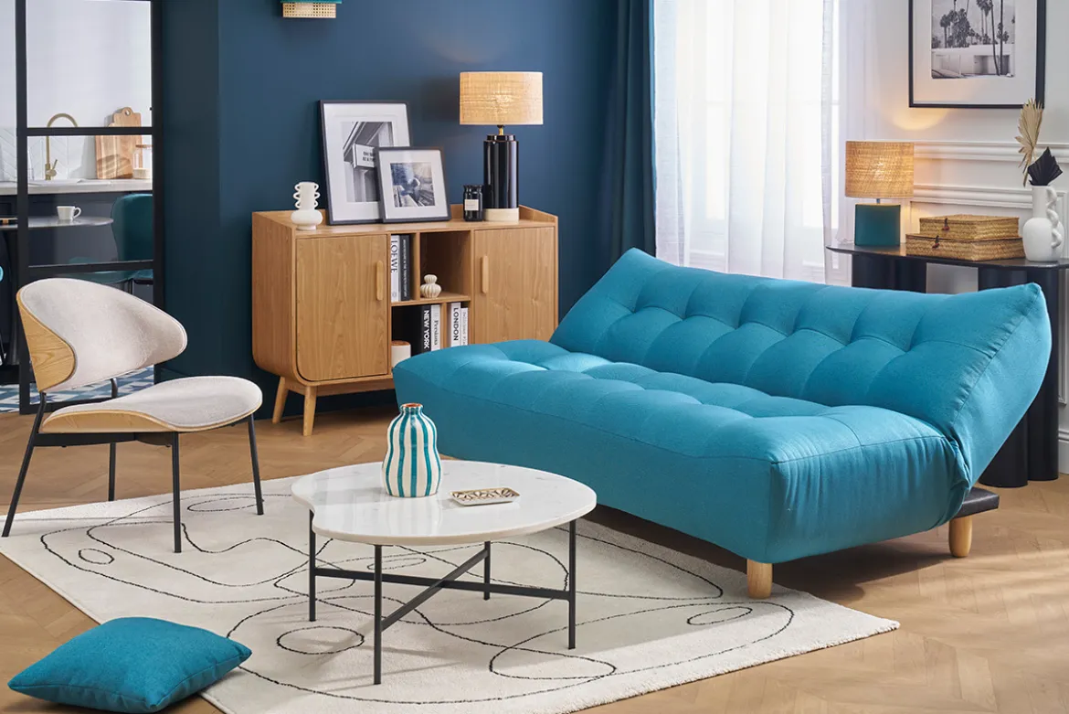 Canapé convertible scandinave 3 places en tissu bleu canard et bois clair YUMI