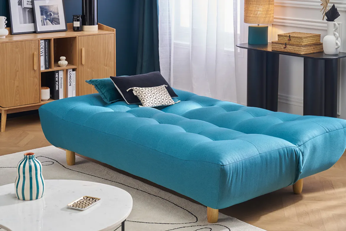 Canapé convertible scandinave 3 places en tissu bleu canard et bois clair YUMI