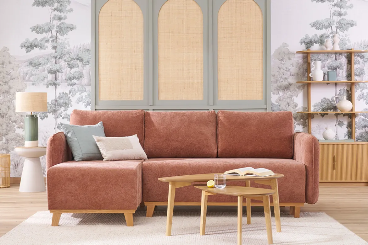 Canapé d'angle convertible et réversible 3-4 places en tissu effet velours terre brûlée et bois clair ROMANE