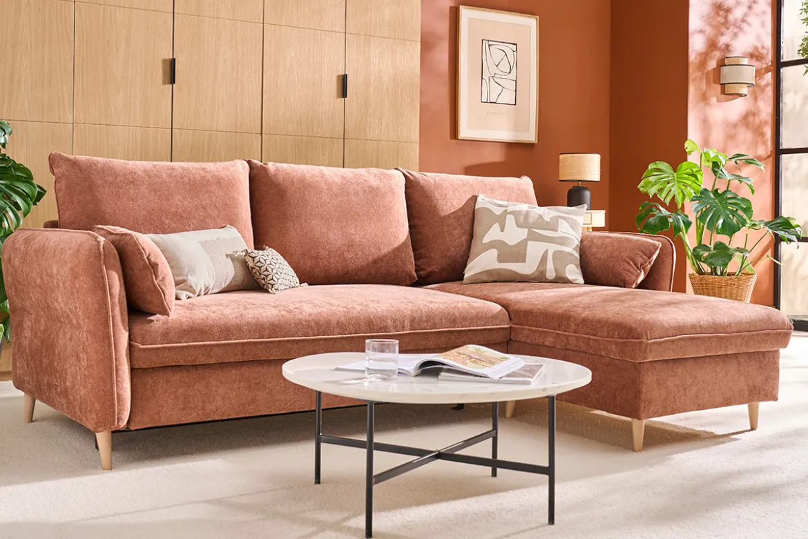 Canapé d'angle convertible réversible avec coffre 3-4 places en tissu effet velours terre brûlée et bois clair DRISS