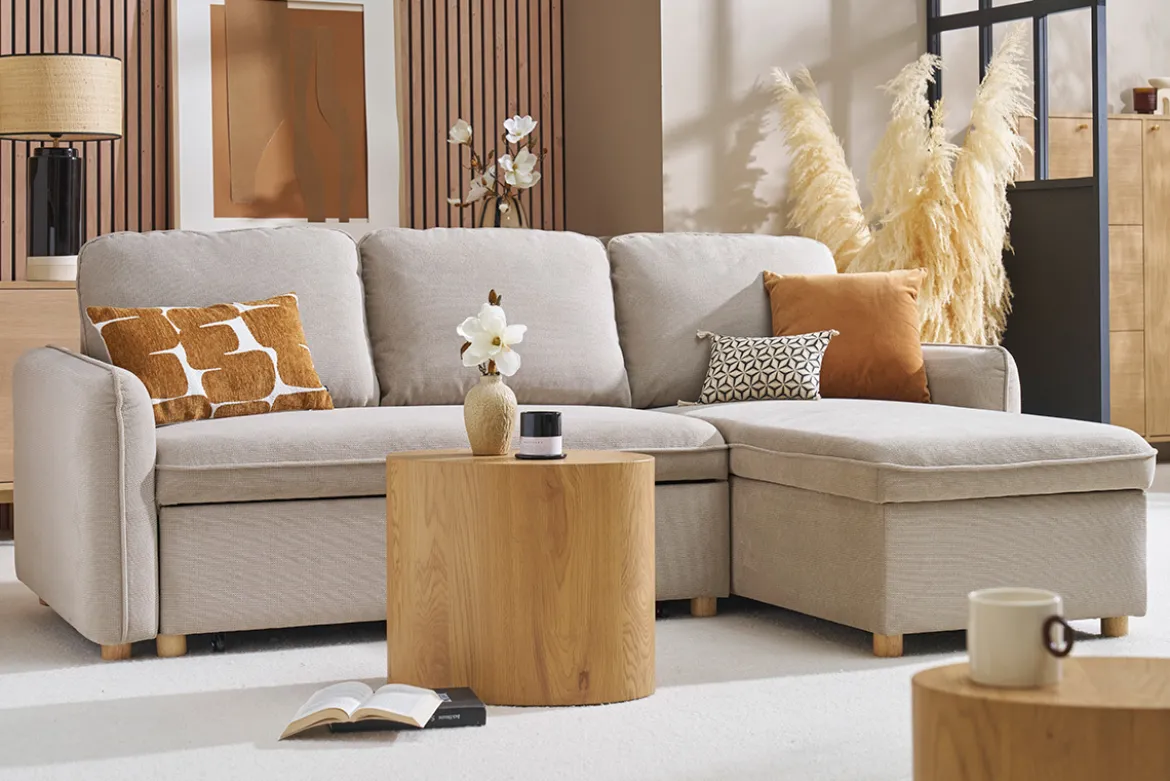 Canapé d'angle convertible réversible avec coffre 3 places en tissu chenille beige et bois clair ORSO