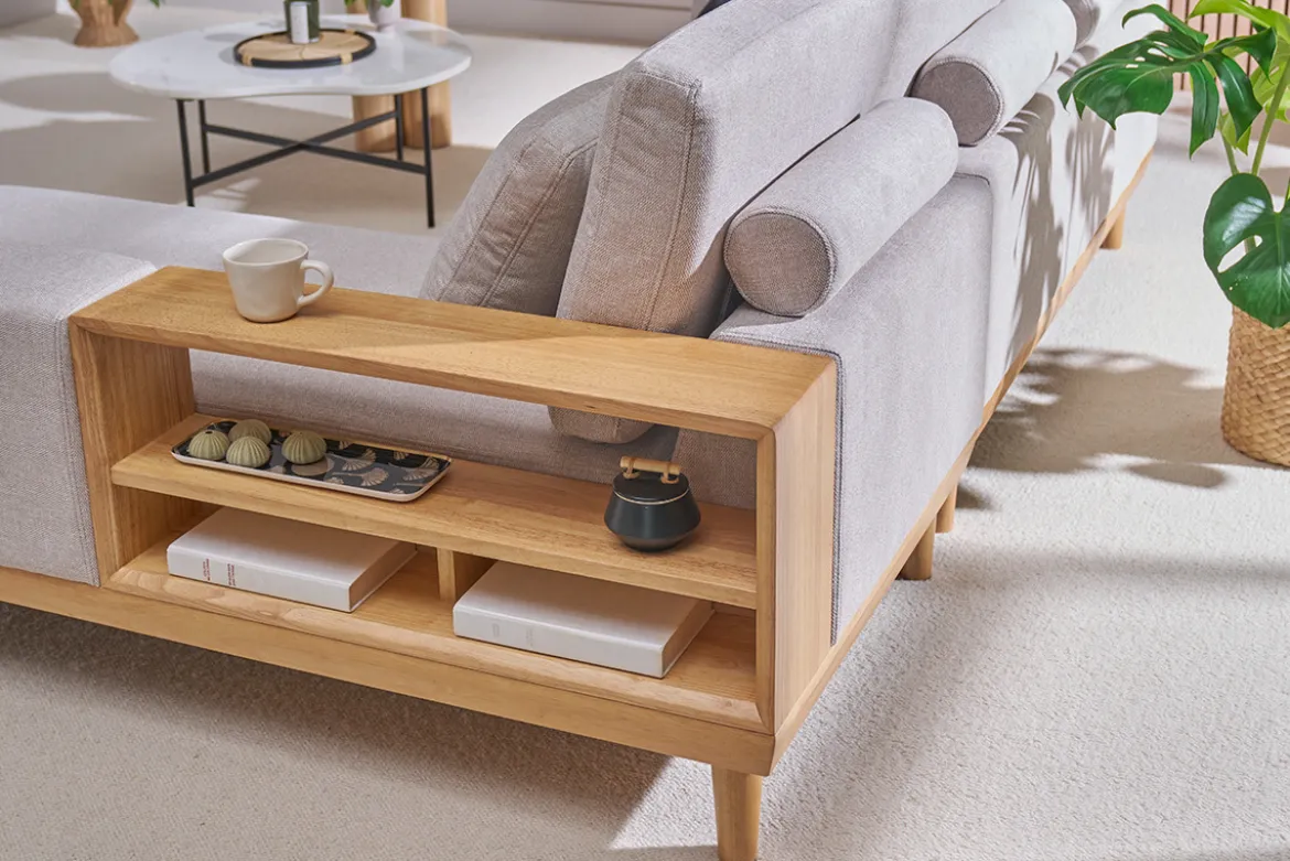 Canapé d'angle droit 5 places avec rangements en tissu effet velours texturé beige et bois clair KOMAO