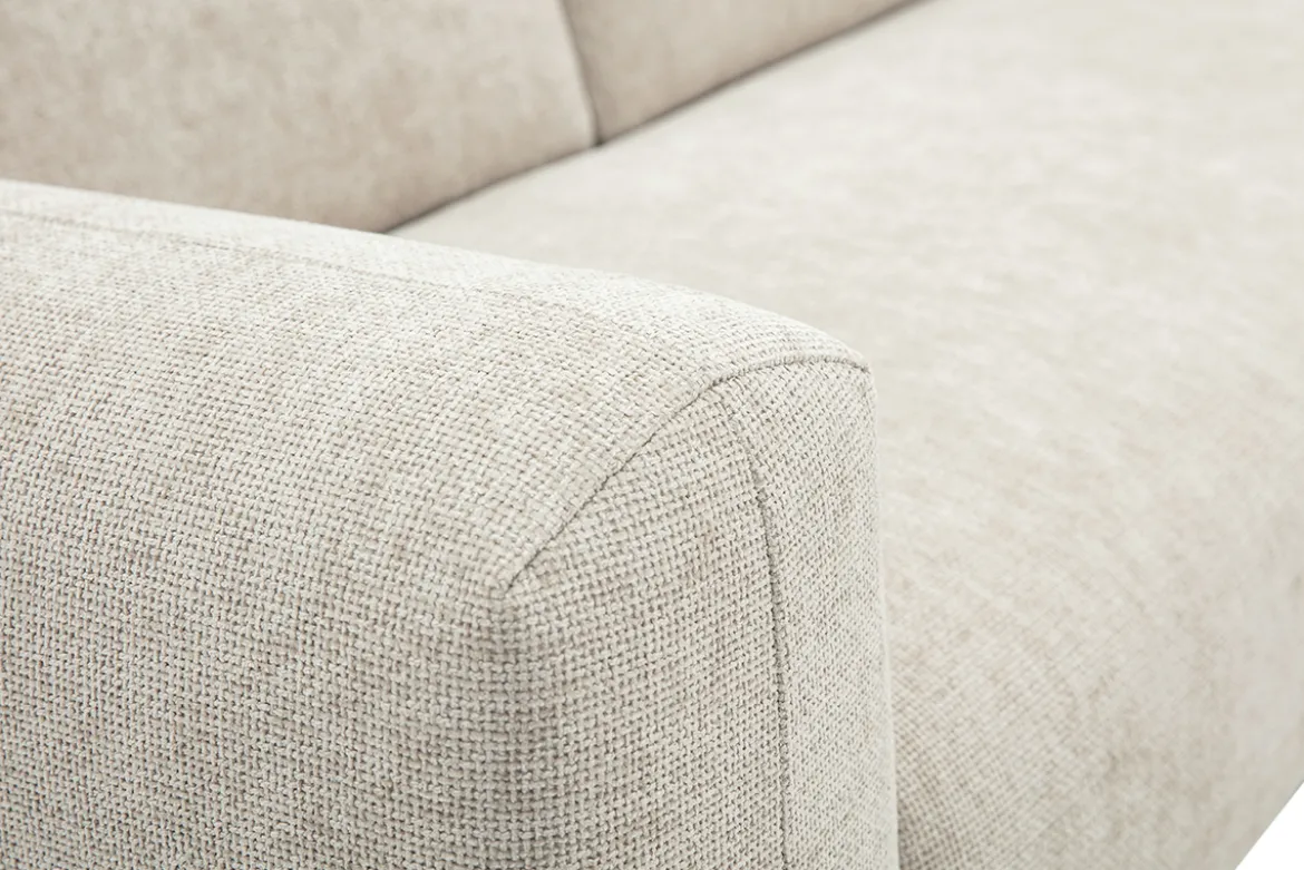 Canapé d'angle droit 3 places avec têtières ajustables en tissu effet velours texturé beige et bois clair HORACIO