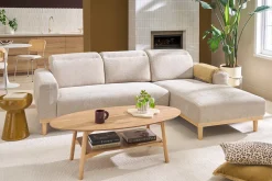 Canapé d'angle droit 3 places avec têtières ajustables en tissu effet velours texturé beige et bois clair HORACIO