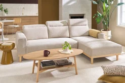 Canapé d'angle droit 3 places avec têtières ajustables en tissu effet velours texturé beige et bois clair HORACIO