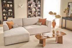 Canapé d'angle gauche design en tissu effet velours texturé beige 3 places GRAMMY