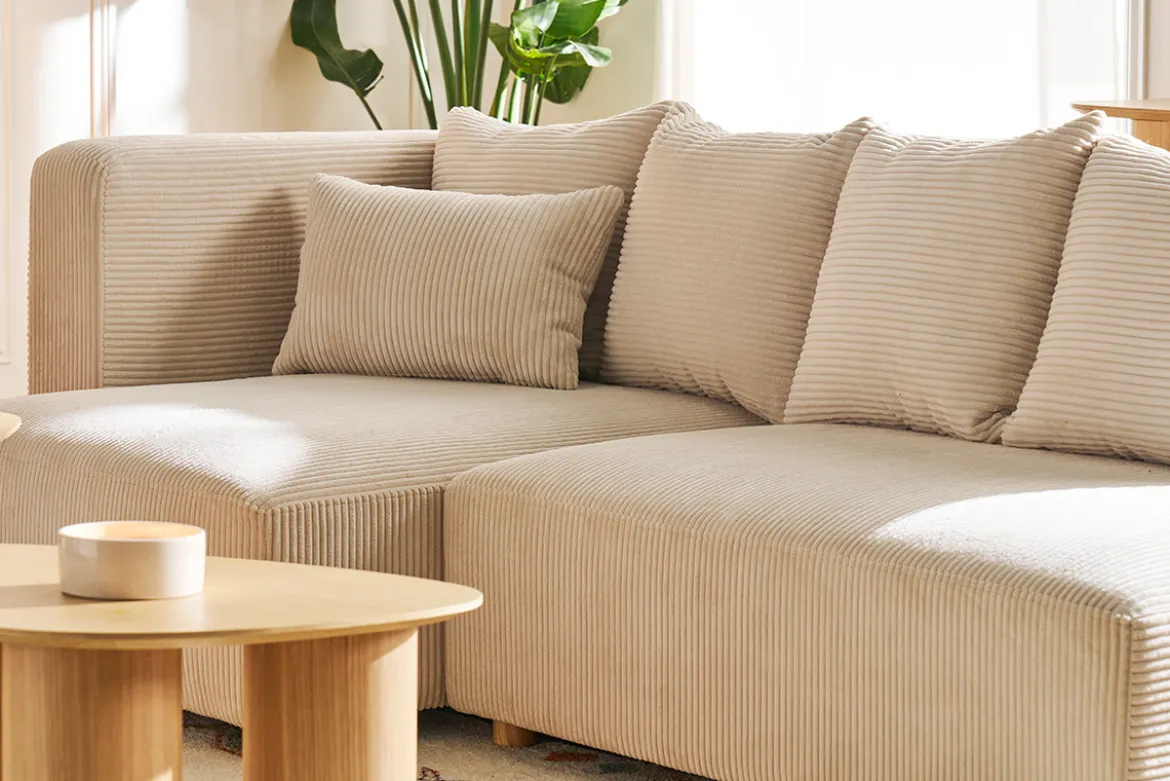 Canapé d'angle gauche 3 places en tissu velours côtelé beige et bois clair HARLEM