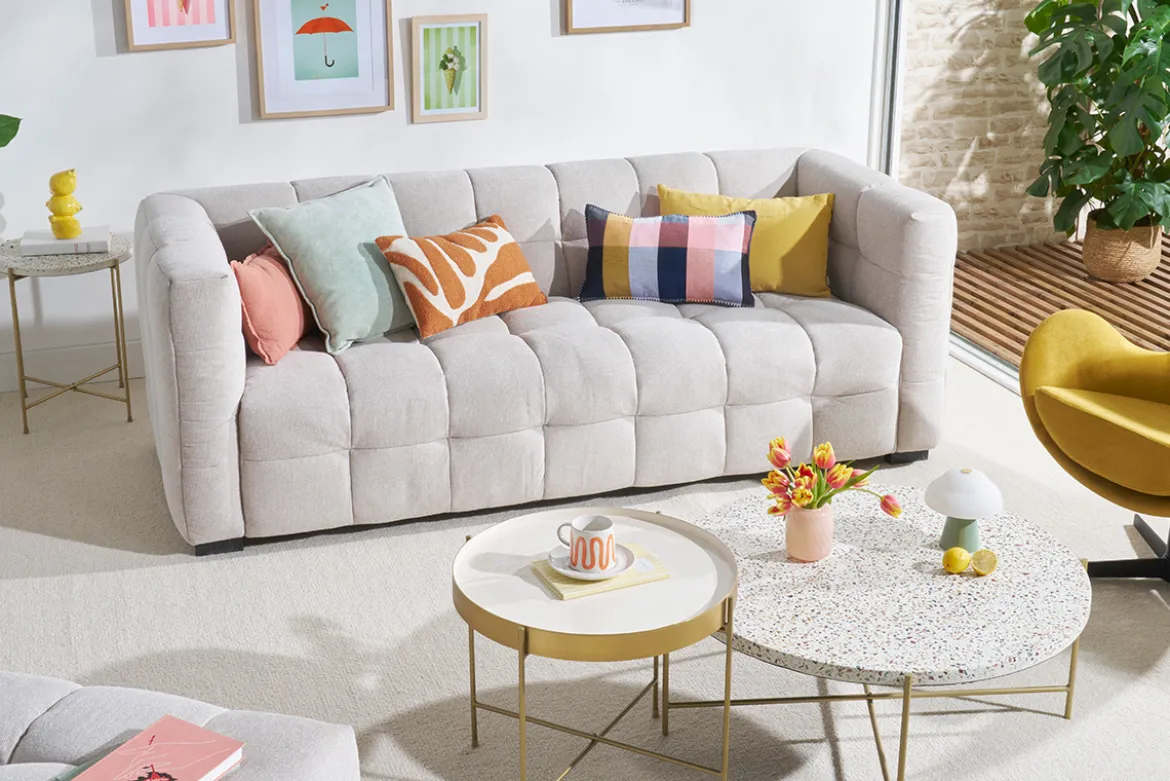 Canapé design 3 places en tissu effet velours texturé beige CORTO