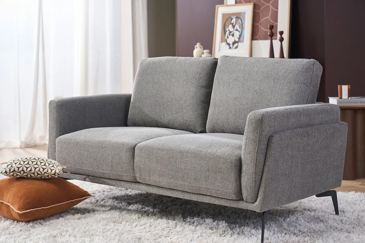 Canapé design 2 places en tissu effet velours texturé gris foncé et métal noir MOSCO
