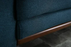 Canapé 2 places en tissu bleu foncé et bois foncé EKTOR