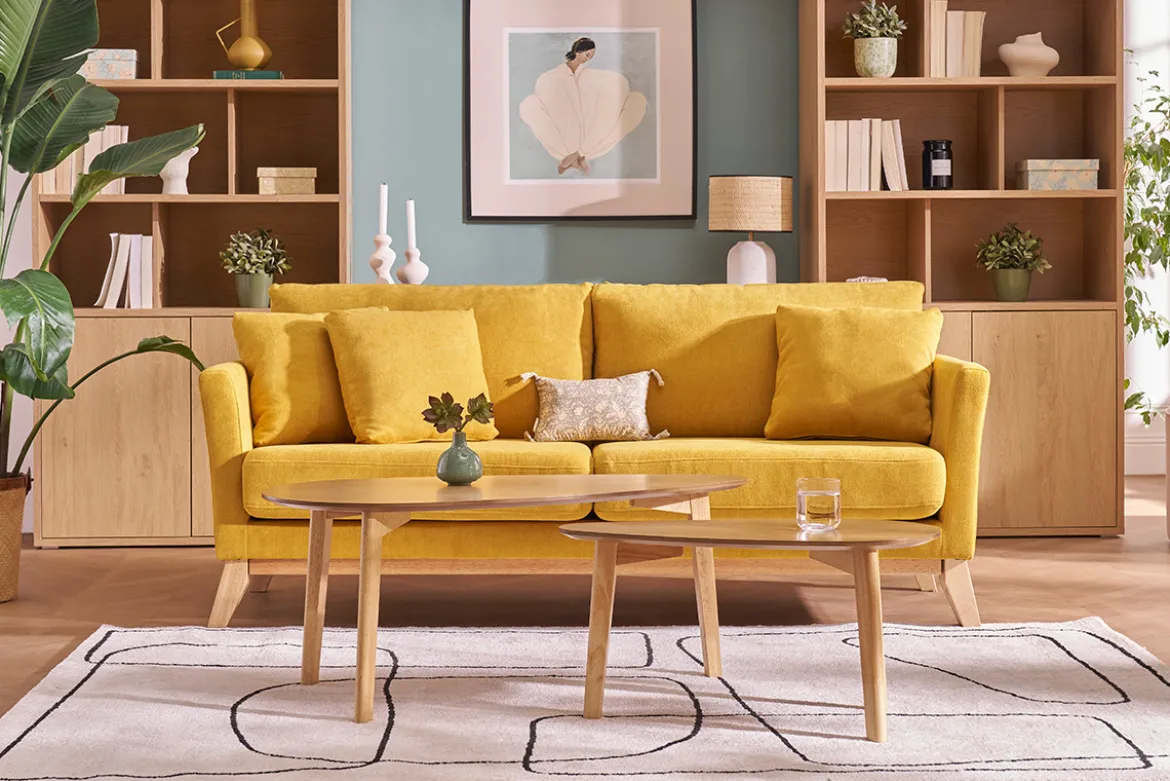 Canapé scandinave déhoussable 3 places en tissu effet velours jaune moutarde et bois clair OSLO