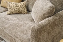 Canapé scandinave déhoussable 3 places en tissu effet velours texturé taupe et bois clair OSLO