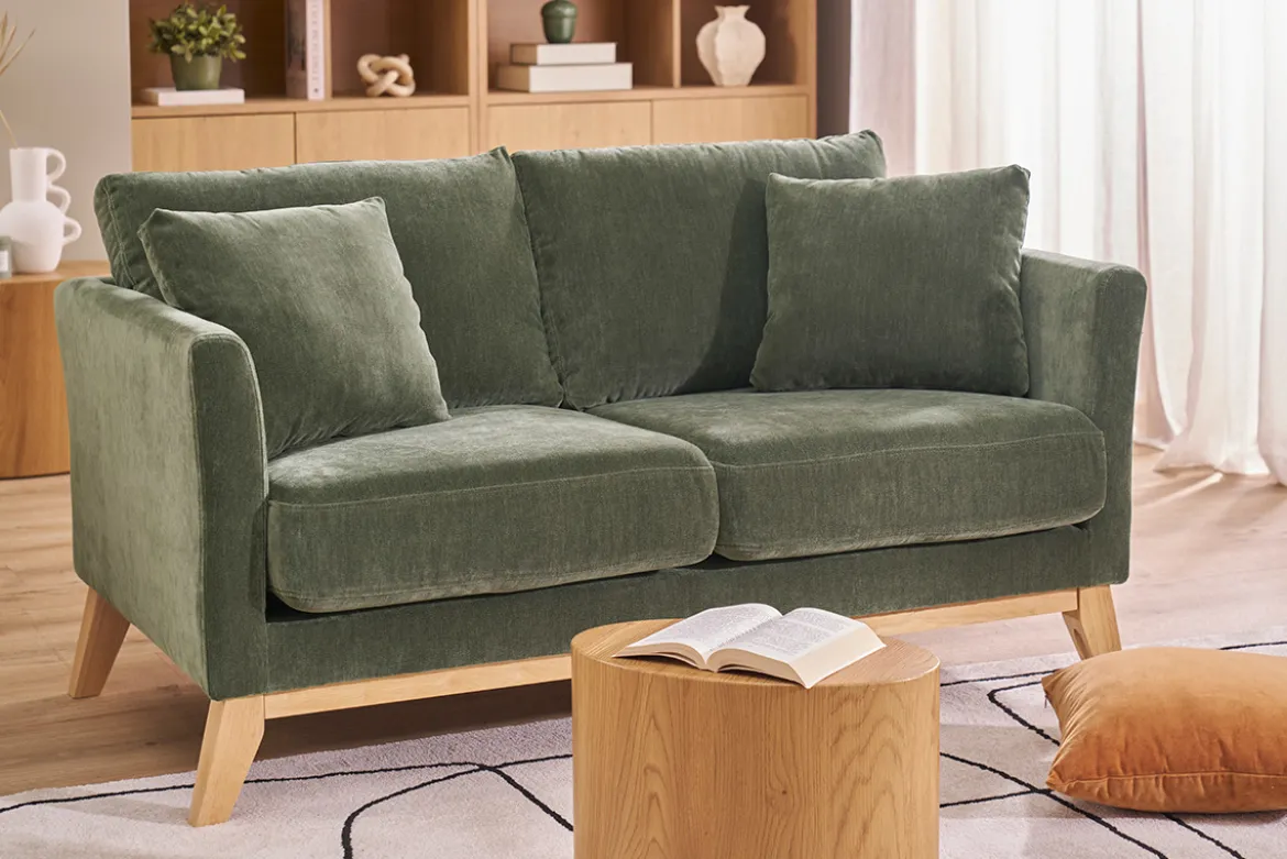 Canapé scandinave déhoussable 2 places en tissu effet velours vert kaki et bois clair OSLO
