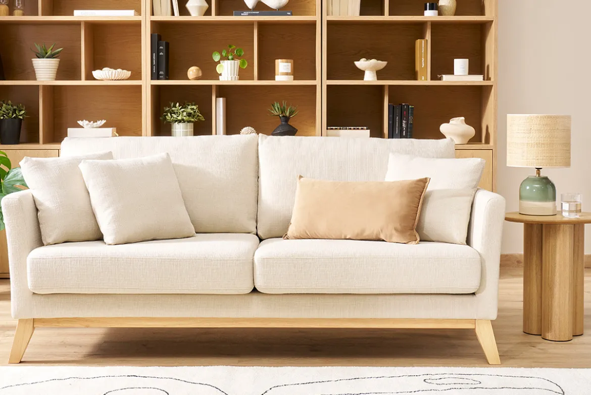 Canapé scandinave déhoussable 3 places en tissu beige et bois clair OSLO