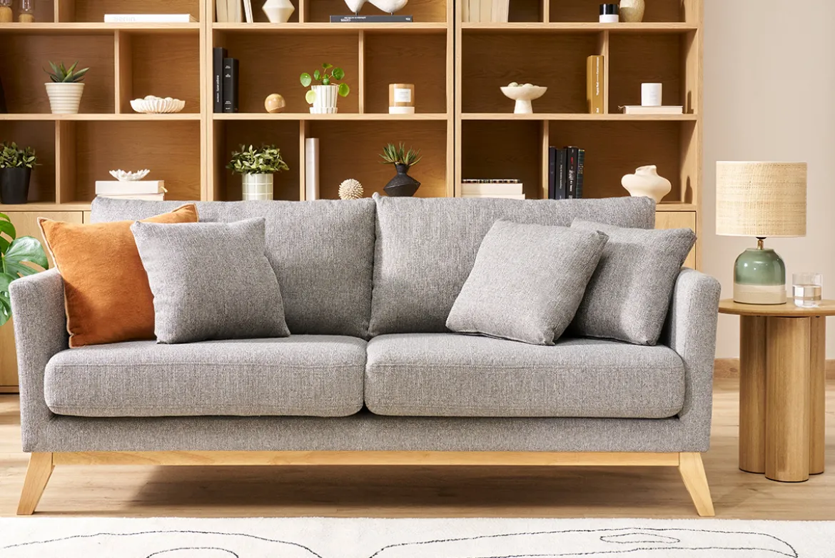 Canapé scandinave déhoussable 3 places en tissu gris clair et bois clair OSLO