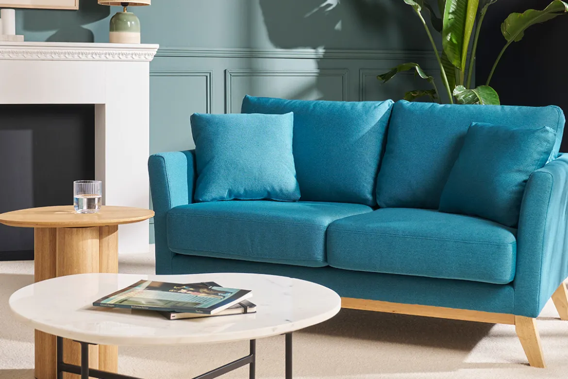 Canapé scandinave déhoussable 2 places en tissu bleu canard et bois clair OSLO