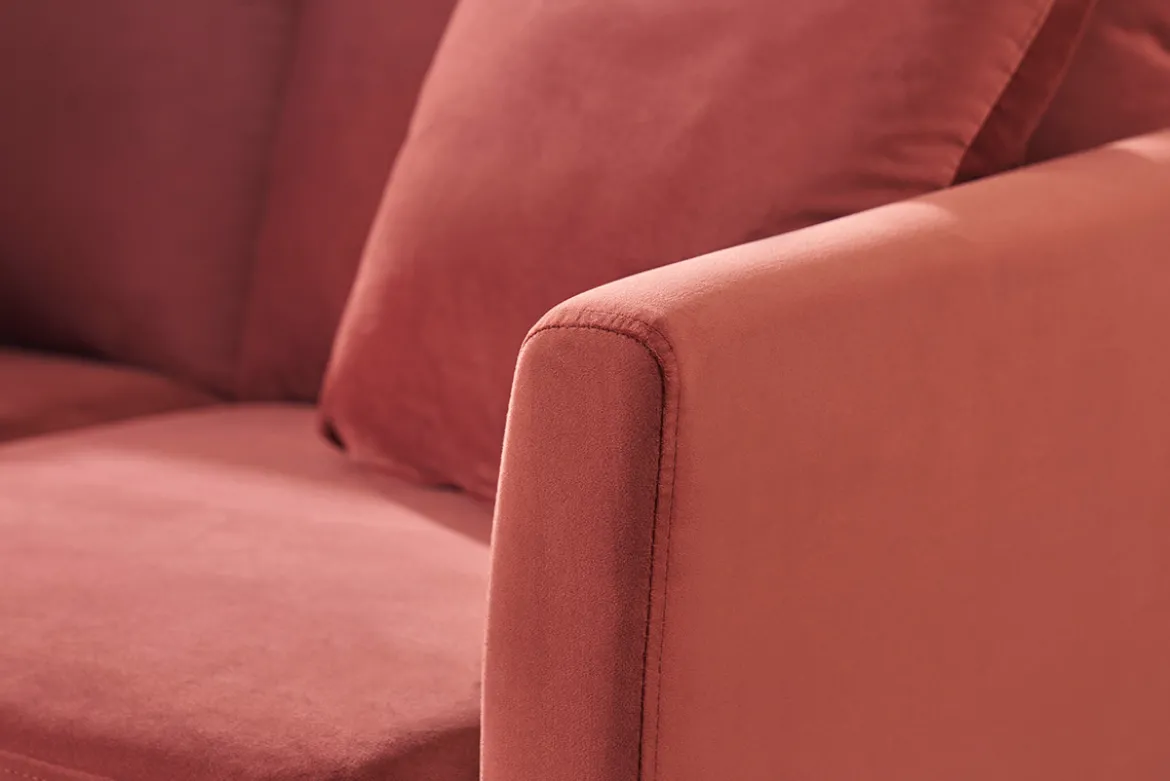 Canapé scandinave déhoussable 2 places en tissu velours rouge tomette et bois clair OSLO