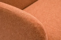 Canapé scandinave 2 places en tissu effet velours texturé terre brûlée et bois clair ISKO