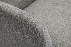 Canapé scandinave 2 places en tissu gris clair et bois clair ISKO