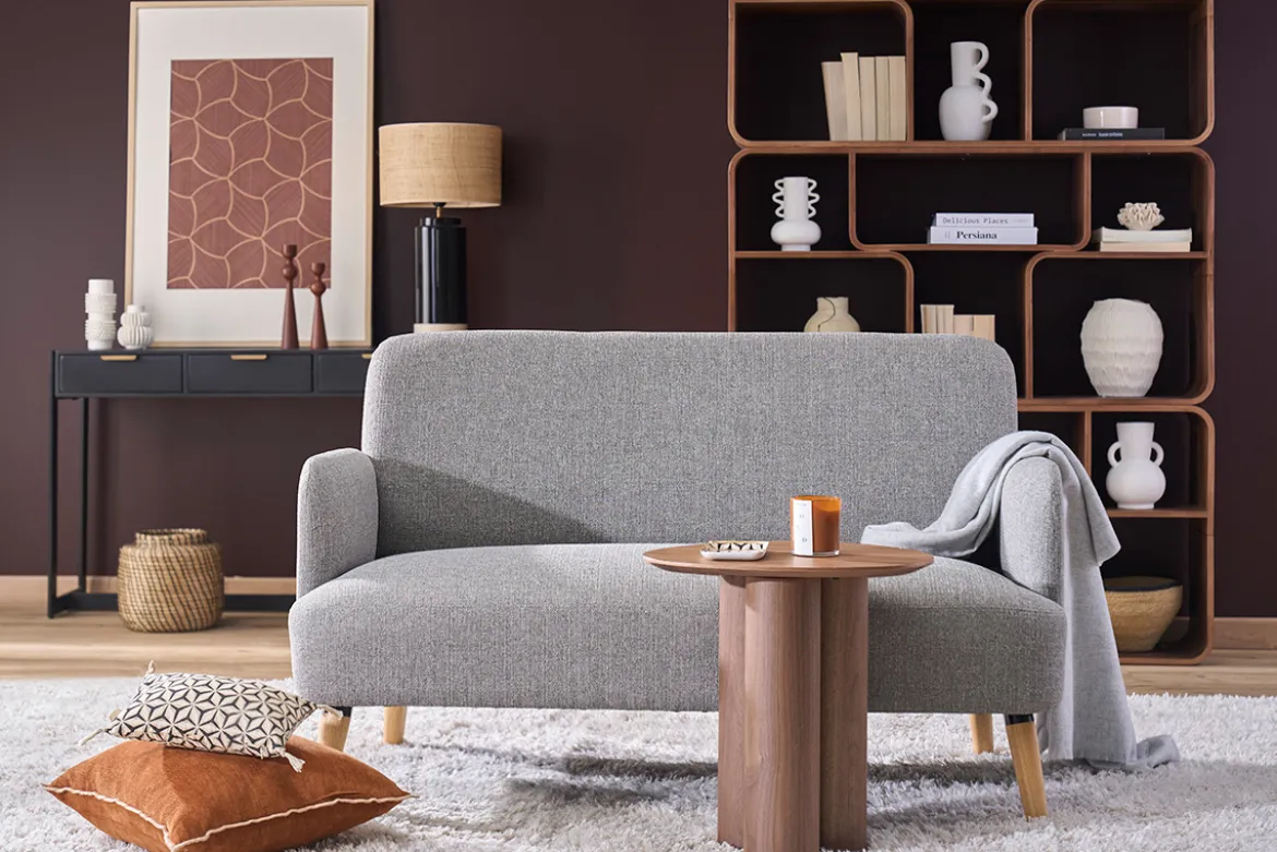 Canapé scandinave 2 places en tissu gris clair et bois clair ISKO