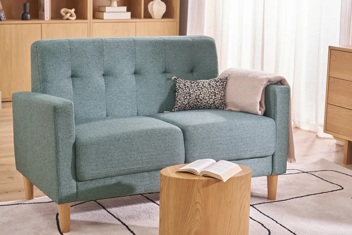 Canapé scandinave 2 places en tissu vert de gris et bois clair MOON