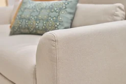 Canapé scandinave 3 places en tissu beige et bois clair EKTOR