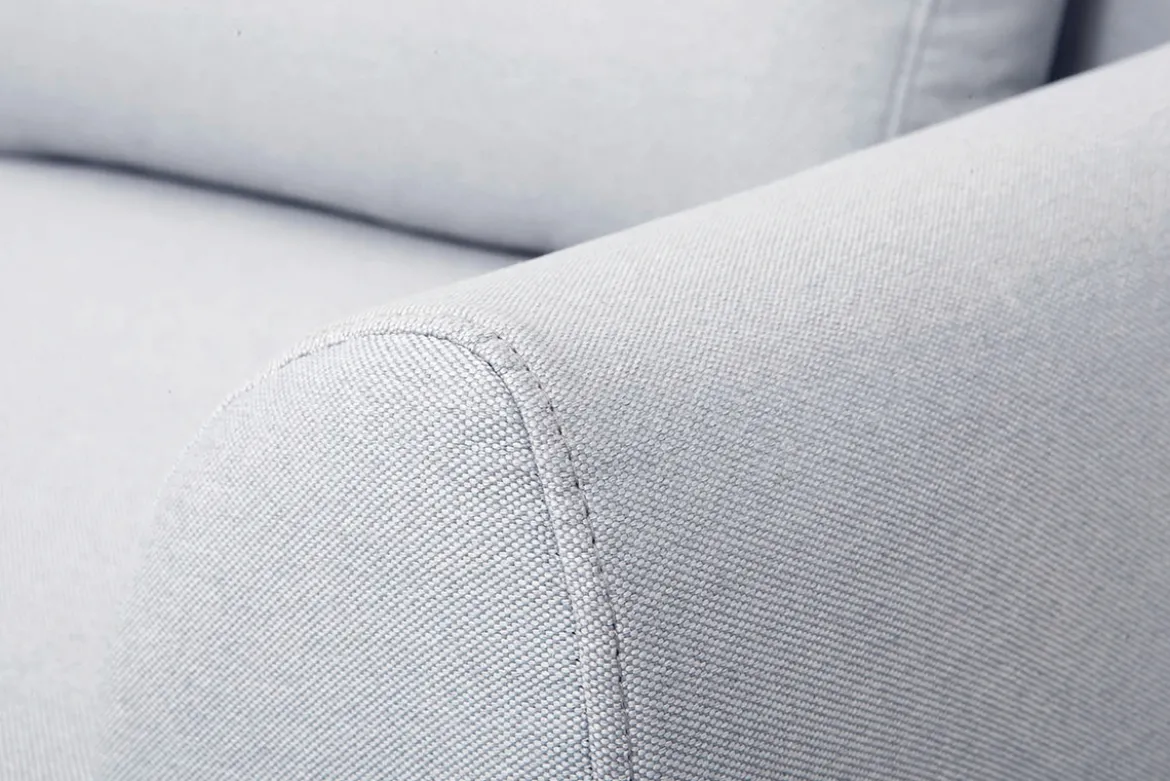 Canapé scandinave 3 places en tissu gris clair et bois clair EKTOR
