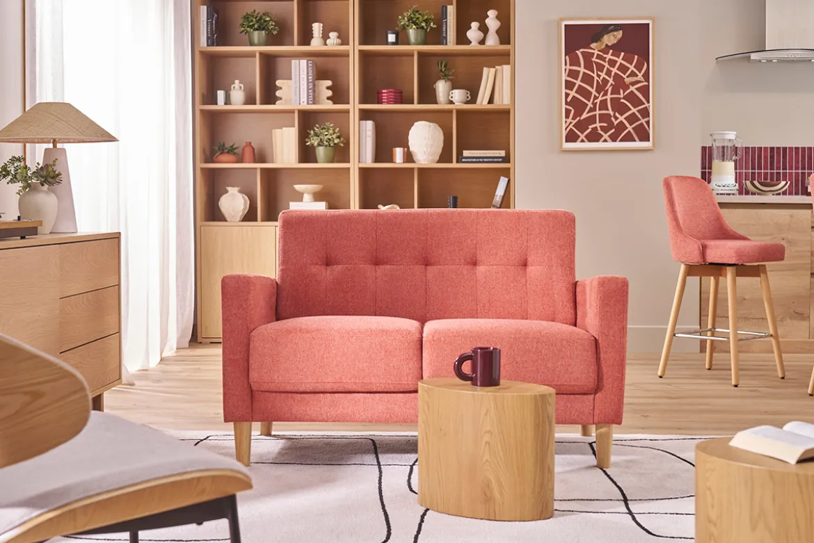 Canapé scandinave 2 places en tissu effet velours texturé terracotta et bois clair MOON