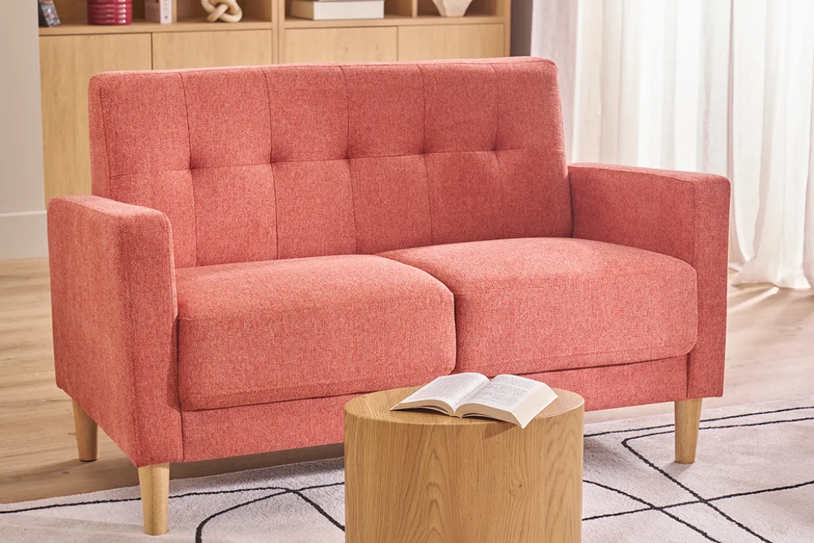 Canapé scandinave 2 places en tissu effet velours texturé terracotta et bois clair MOON