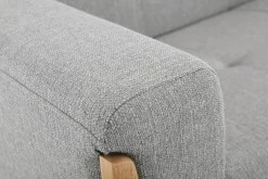 Canapé scandinave 2 places en tissu gris et bois clair FJORD