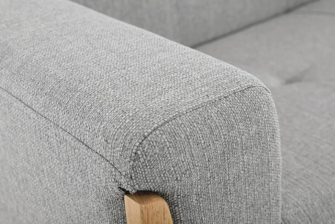 Canapé scandinave 2 places en tissu gris et bois clair FJORD