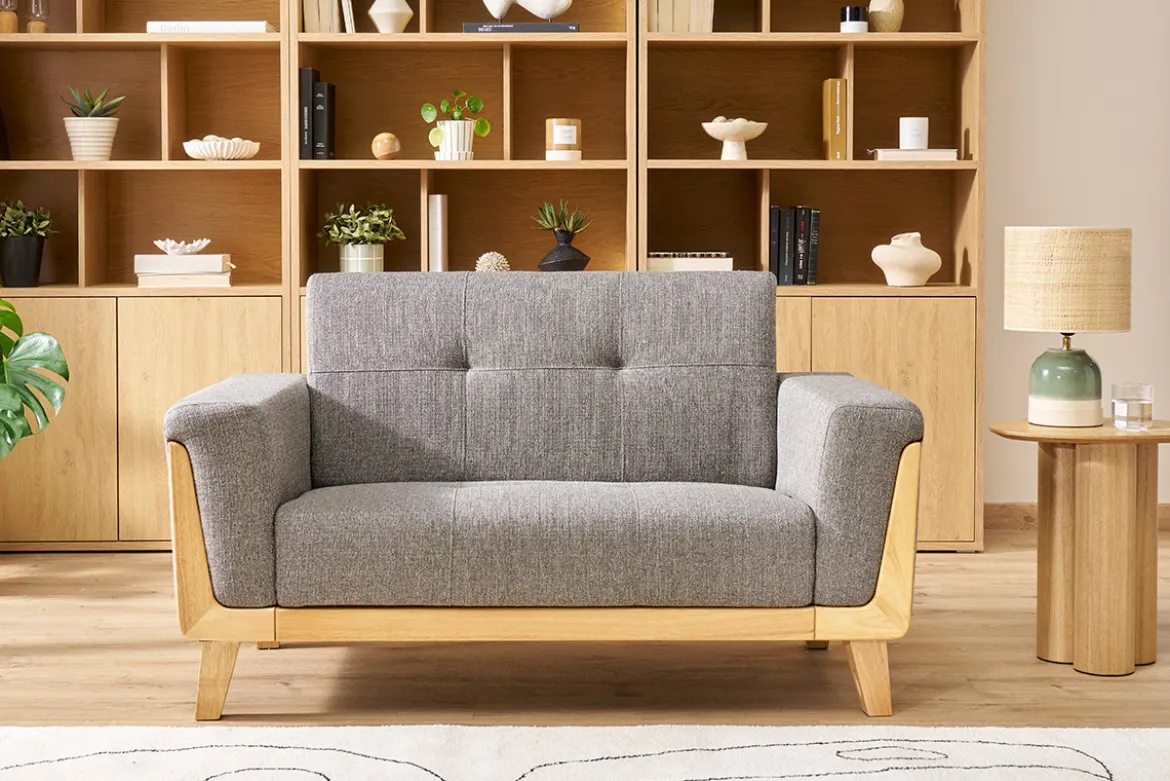 Canapé scandinave 2 places en tissu gris et bois clair FJORD