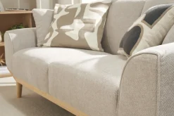 Canapé scandinave 3 places en tissu effet velours texturé beige et bois clair FREEMA
