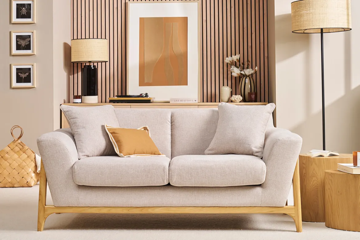 Canapé scandinave 2 places en tissu effet velours texturé beige et bois clair ASAKO