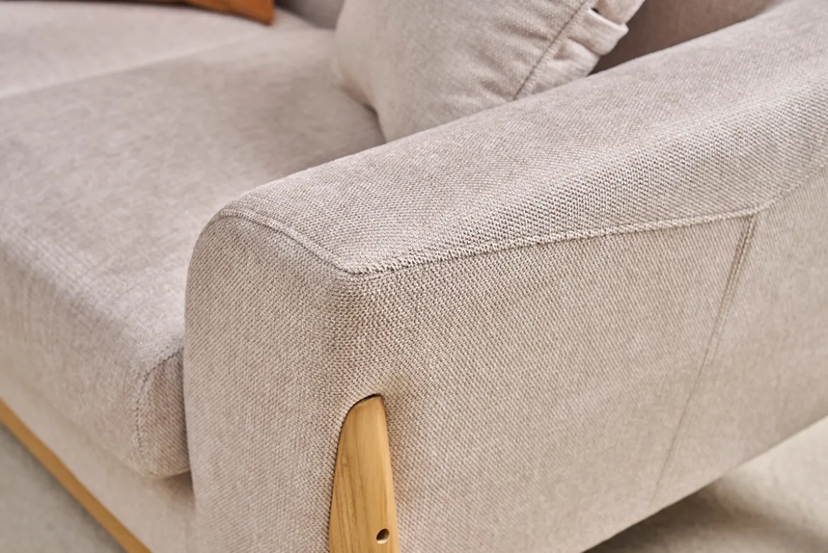 Canapé scandinave 2 places en tissu effet velours texturé beige et bois clair ASAKO