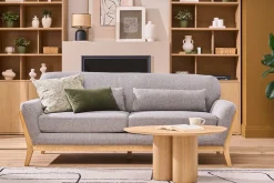 Canapé scandinave 3 places en tissu gris et bois clair YOKO